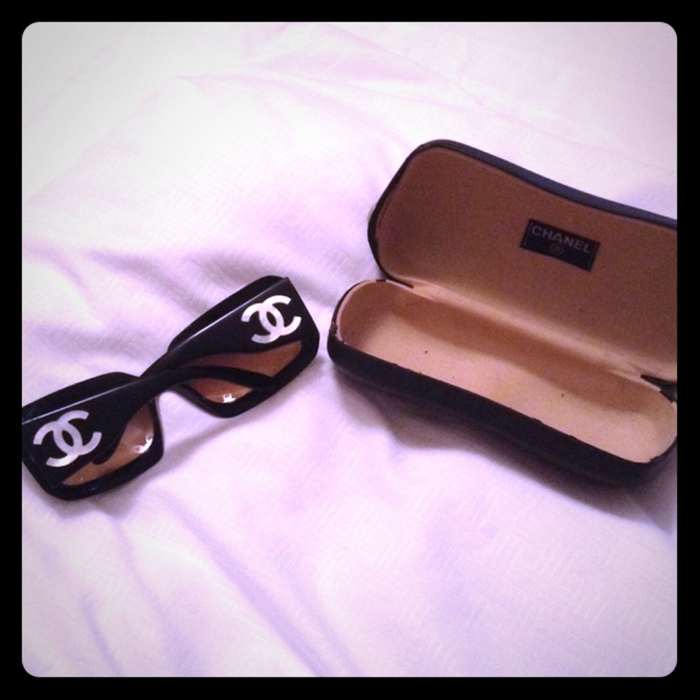 Preloved CHANEL Mother of Pearl Sunglasses 🕶